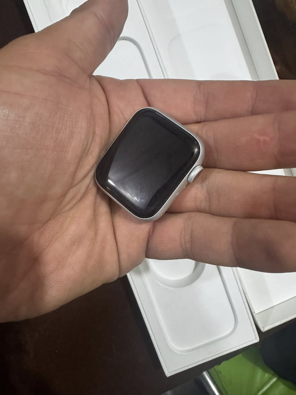 ساعة جيل سادس ابل 
فقط بدون ملحقات توصيل موجود


**إذا كنت صاحب هذا الإعلان وتريد حذفه لأي سبب، رجاءا أرسل رسالة إلى الدعم الفني**