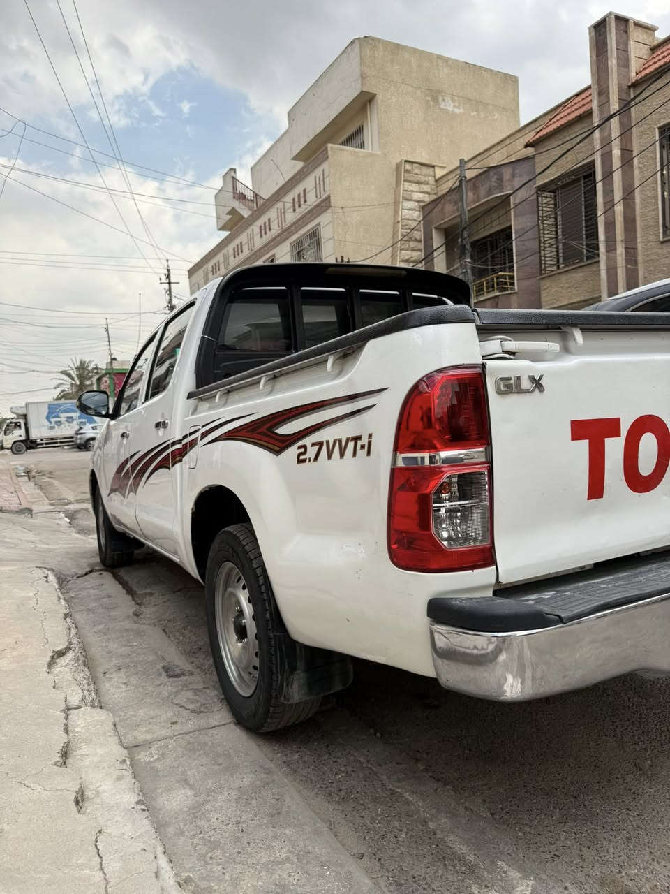 سلام عليكم 
هايلوكس موديل 2008 محدث 2014 سياره جديده عليها ادامه كامله كير عادي رقم بغداد قديم شرط التحويل السياره بيها ٣ قطع او ٤ سياره مال جناي مكان بغداد رايدها ب ١٢٩ وبيها مجال بسيط ***********
