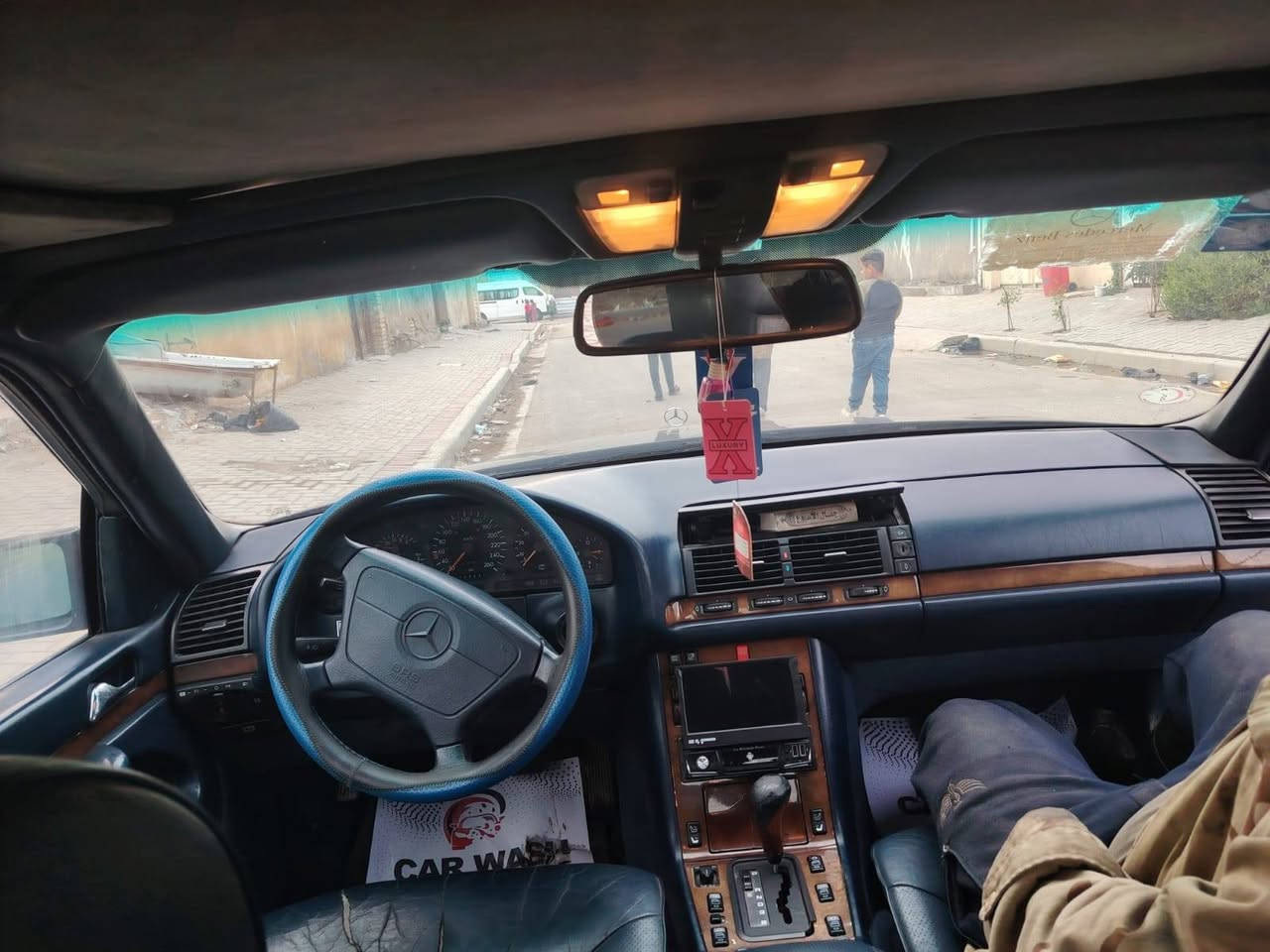 السلام عليكم مرسدس شبح مديل ١٩٩٤ سياره مكفوله من ضربه صبغ عام جماليه السياره مغلفه فيبي ان مكينه بلاد سياره اخت الجديده فول السياره فتحه كشنات كهربائي تدفئه تبريد مكينه وكيه كفاله رقم بغداد دولي بسمي توحيل مباشر سعر ٨٣ وبيهه مجال وترهم مروس رقم الهاتف *********** مكاني بغداد الحسينية مال رشديه
