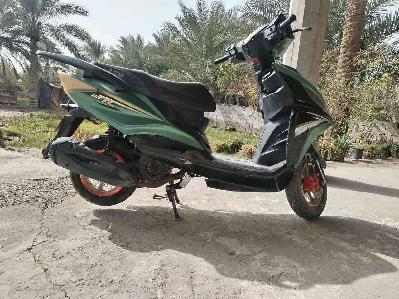 السلام عليكم دراجه جامبو موديل 2023 مكينة وكهربائيات كله شغال دراجه بلاديه سعره 250  وبيها مجال   مكاني المسيب رقم الهاتف ***********
