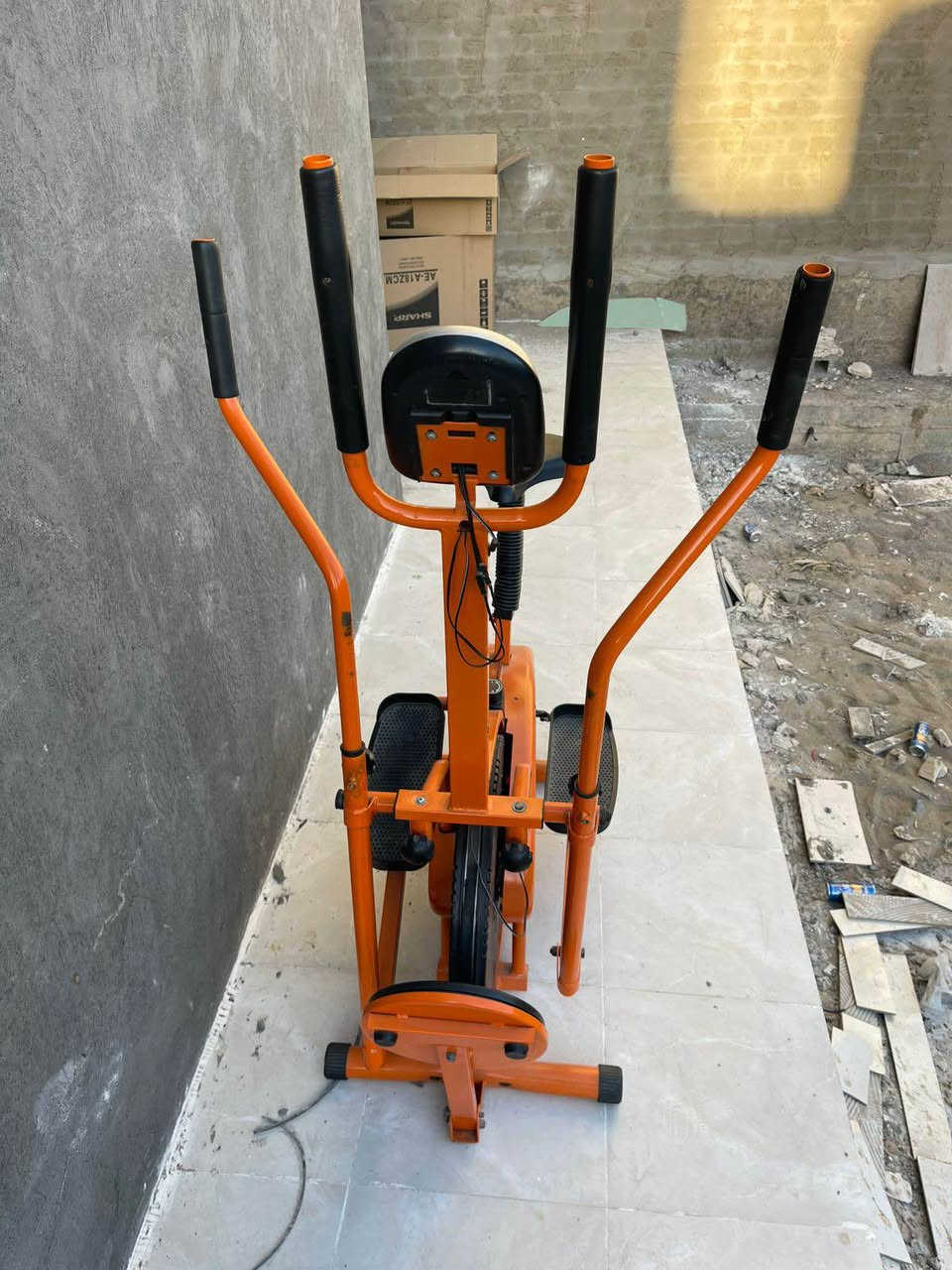 بايسكل رياضي حركة يد و رجل 
قرص خصر 
شاشة شغاله نظيف جدا جدا مغزون بالبيت
سعره ١٢٠ كربلاء شارع الوائلي

*********** كربلاء, العراق
