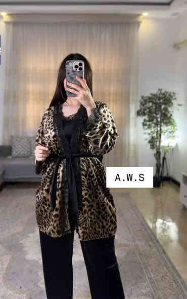 وصل تراك تكرر لون اسود فقط ٤قطع  سعر 12000 أزياء الجوهرة الرمادي حي التأميم ٨شباط قرب مول الخزرجي محل علي يوجد خدمات توصيل جميع محافظات العراق حجز عل واتساب *********** كميه خير من الله
