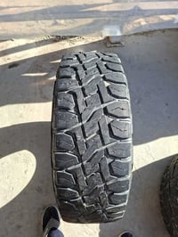 تخم تاير يوكوهامة ٢٨٥.٧٠.١٧تخم كلش حلو ونضيف فتحتة من ورة الوحيف ماحبي...