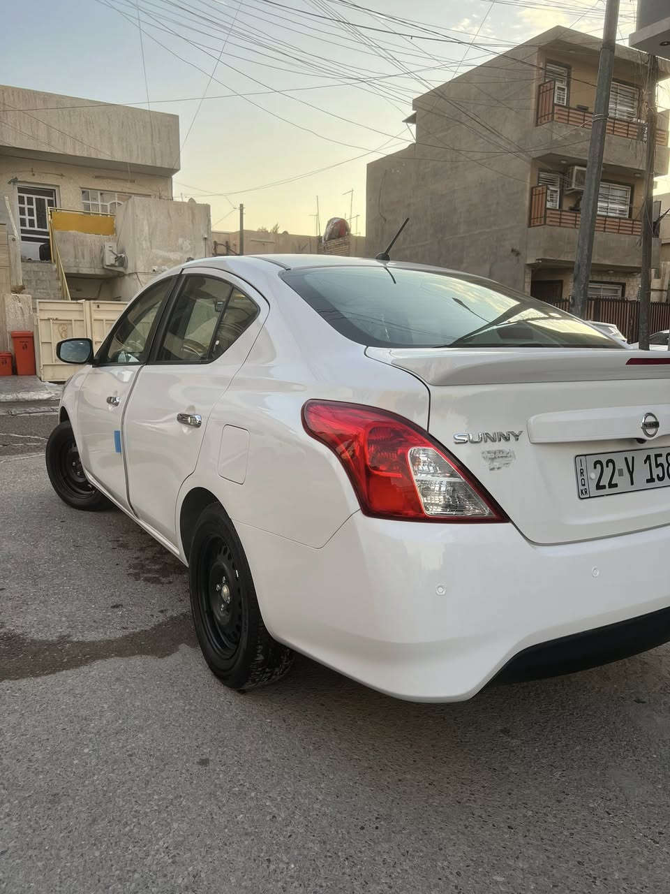 السلام عليكم
نيسان سني مصري بحالة الزيرو
موديل 2025 
مكفولة كفالة عامة تريد تحويل او وكالة 
مواصفات السيارة الاعتيادية 
اربع جام كهرباء 
شاشة + كامرة 
يدات نيكل 
داخل عسلي 
عداد السيارة 9000 وقابل للزيادة 
للاستفسار هذا رقم تلفوني 
***********
***********
