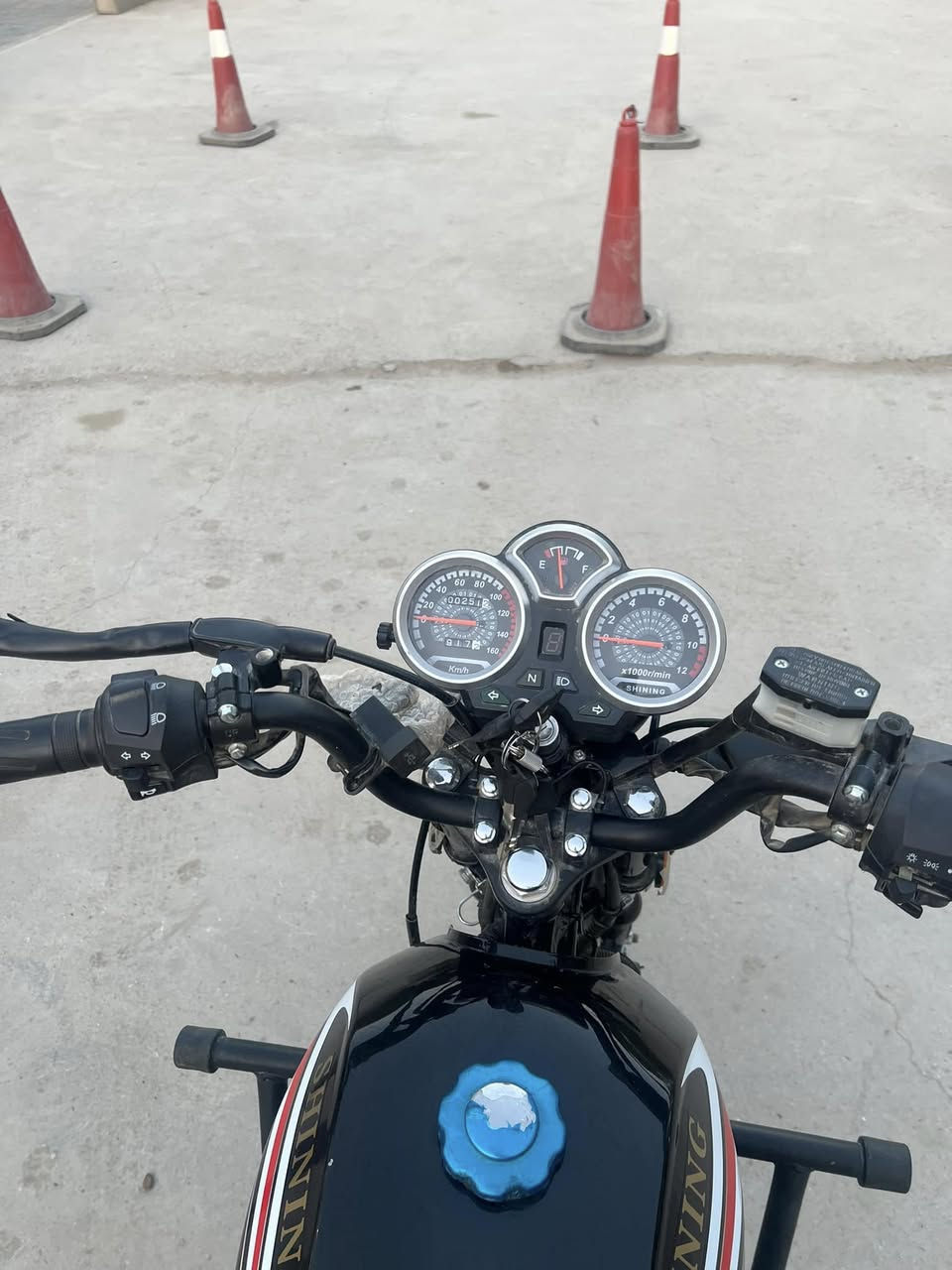 شاينك صارلها شهرين بس من طالعه من الوكيل اوراق اصولي الدراجه كامله من كلشي مكفوله من كلشي المكان الحله / باب الحسين 
السعر1250 وبيها مجال ***********
