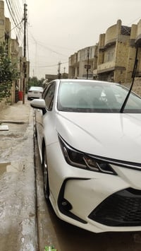 للبيع كورلا 2025هابرد مكينه 1800 فتحه بلسقف داخل اسود ماشيه 52 سياره م...