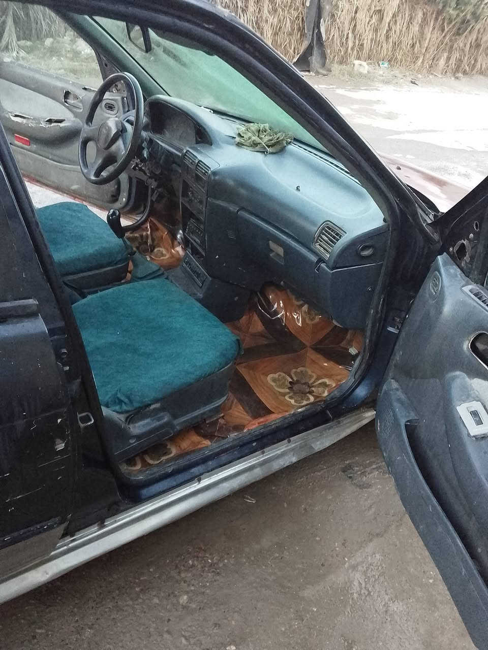 سلام عليكم
سيفيا 93 رقم ديالى 
سنويه طرف ثالث 
سياره خير من الله 
السعر 10 وبيها مجال 
موقع السياره ديالى خان بني سعد 
الرقم ***********
