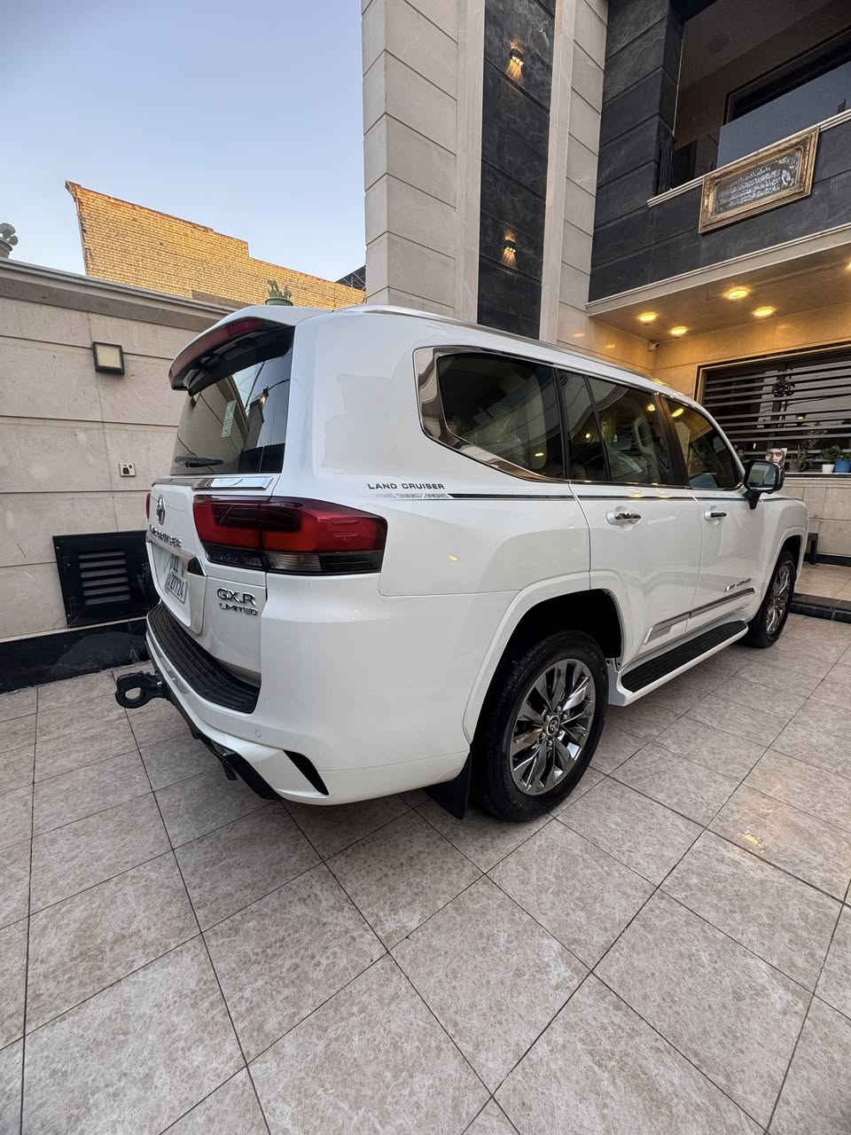 لاندكروز بريم 2024 فول 1/1 مكفولة كفالة عامةعدا كم رصعة بل بنيد تقريبا 6 هيج منبينات وسيارة جديدة جدا وبسمي ماشية 23 الف كيلو فقط بحالة الوكالة 
حساسات امامي خلفي 
جلد كشنات كهرباء 
كامرة خلفية دوارة 
كامرة امايمة 
كامرات جوانب
تحكمات وارليس شحن
ومعروفة بقية الموصفات بيه 
مكان السيارة بغداد  البنوك 
سعر السيارة 672

وسعرها مناسب وبل عافية ع ياخذها 
***********
