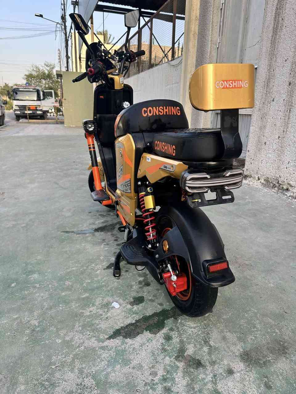 سلام عليكم دراجه X900فول مواصفات 3 سرع وبيه قفل سرعه اذا تريد تقفله قبل 3اشهر اخذته لبني وهسه اريد ابيعه جديده الدراجه بعنه الكلمه لابيه شخط ولا مكلوبه  بعده على وضع الشركه مداخله تصليح ابد ييه 5باتريات كبار مو لصغار يجي بيه سماعات بلوتوث وتحم تلفون وشاحن تلفون وكروس سرعه و2بصمه و2سويج تكدر تشغله عن بعد وتكدر عن طريق التلفون بس تتقرب من يمه تشتغل بوحده السعر475 او بيه مجال *********** 
(اذا اكو مراوس ويه بلي5 اراوس عادي)
