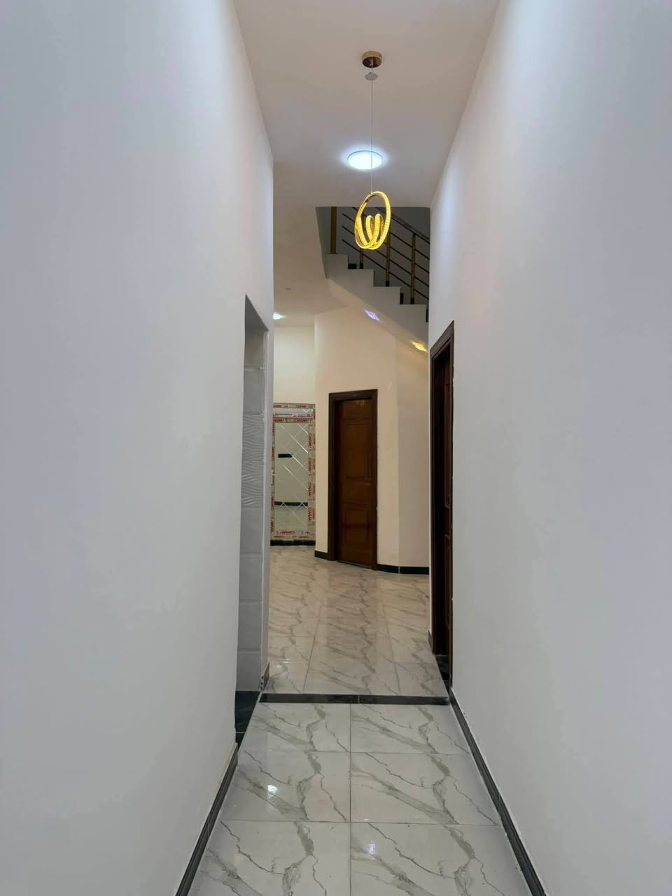 بيت لليجار مساحته ٢٥٠ متر رقم الهاتف ***********
