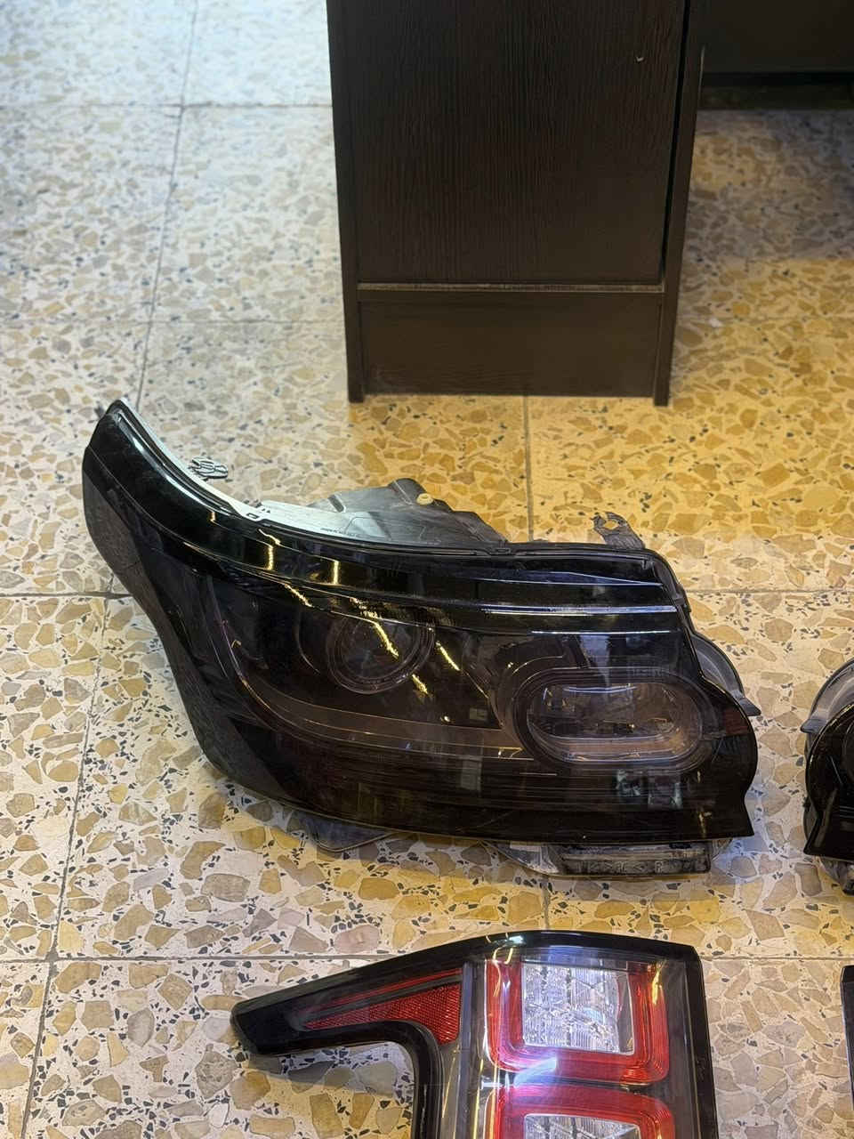 سلام عليكم للبيع غراض رانج ڤوچ من موديل ١٣ إلى موديل ١٧ يرهم اصلي بلادي لايتات نضاف وبكلايت جديد اصلي وشباك 
كلشي بيهن شغال وع فحص ولا كلوب طافي بيهن مكاني بغداد البياع اي استفسار اتصل *********** 
بلنسبه للسعر نص أسعارهن بسوك بيش بسوك نص
