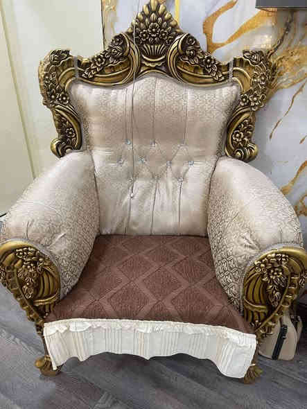 تخم عشر مقاعد ايراني ومعاسيه الطاولات نظافه 100% العنوان بغداد شارع فلسطين رقم الهاتف***********.           السعر 450
