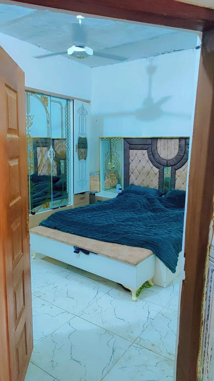 🏠 #دار_للبيع_في_منطقة_الحي_العسكري 🏠
                              أعلان رقم : (204)
المساحة: 100 متر مربع.
التصميم: غرفة نوم، صالة، مطبخ، غرفة استقبال 2 مجمع صحي.
الموقع: يفتح مباشرة على ساحة خدمات، وبعد الخدمات يطل على السايدين الرئيسي للحي العسكري.
💰 للاستفسار عن السعر:علق بكلمة (الخبير) وسنرسل لك التفاصيل فوراً.
أو تفضل بزيارتنا في: مكتب الخبير للعقارات📍 السماوة - حي الصدر - تقاطع النادي الرياضي - مجاور مطعم كباب الخليج.📞 للاتصال والتواصل المباشر:أ. محمد سالم: ***********

