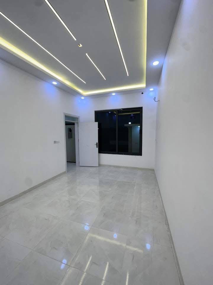 بيت طابو  مساحه ١٠٠مترواجه( 5)

شارع 10 مقابيل البيت حديقه

البيت طابقين صفر 

موقع الدار حي العسكري قرب جامع المعراج 

سعرالبيت 120مليون معه مجال بسيط 

مراجعة مكتب الهيبه 

اوالاتصال ***********

موقع المكتب حي الواسطي قرب بانزين خانة الاصدقاء
