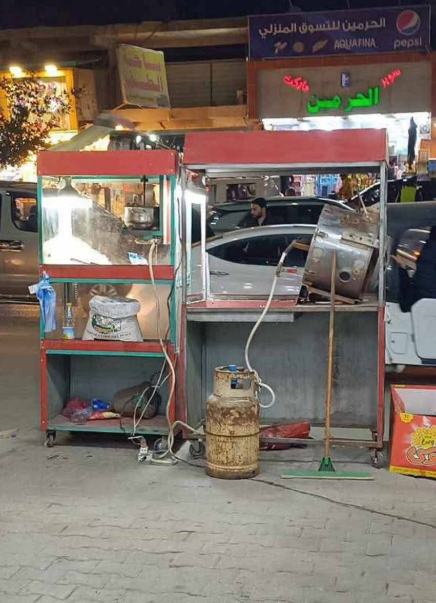 للبيع 
مكينة حب 
مكينة شامية 
مكينة ازبري 
ميز او كشك او بسطية مثل ما واضح امامكم 
يصير  بيهة ذرة مطبوخة 
ويصير بيهة بطاطا بل شيش 
وبيهة مكان زايد للازبري 
#كربلاء شارع ميثم التمار 
للاستفسار  ***********
 يوزر واتساب pvq1_4
