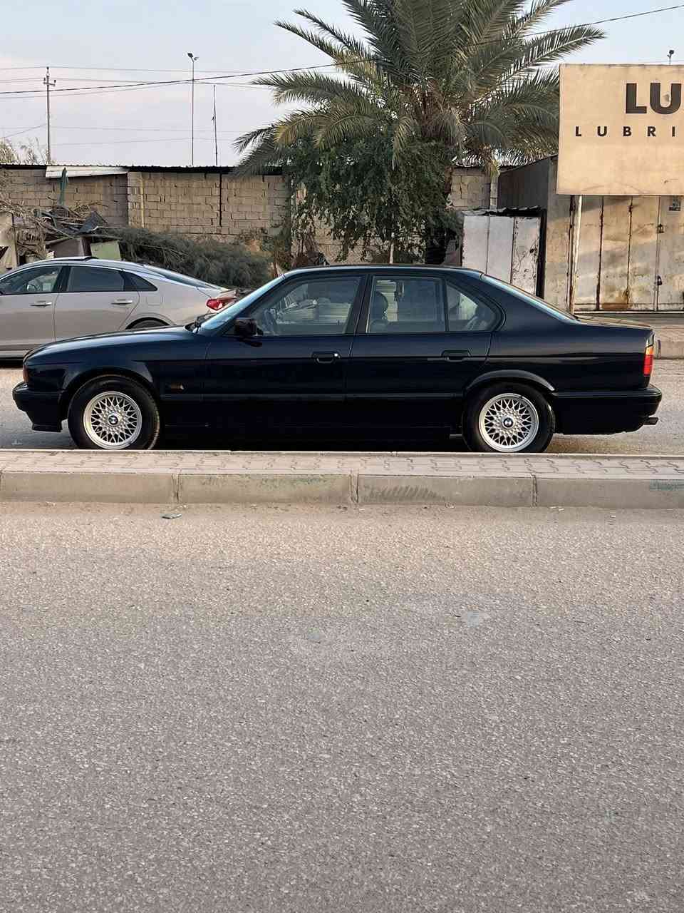 ااسلام عليكم BMW 525 للبيع 
رقم بغداد دولي سنويتها لغايه 2030
مكينه مسكر عدله كفاله 
گير اكسل حداديه اماميه خلفيه جديده.. مصبوغه عام لجماليه فقط بدون اي ضرر 
السياره كل نقص مابيها  وبالعافيه ع الياخذها
عارضها ب83 وبيها مجال لشراي
مكانها بابل
 
للتواصل الاتصال ***********
