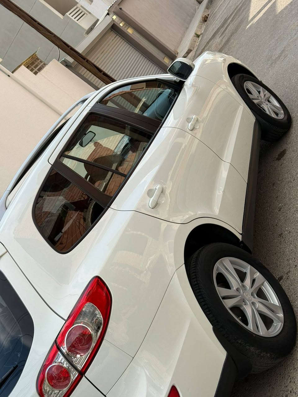 سلام عليكم .  للبيع هونداي سنتافي موديل.   2011
 .  رقم سنوية وهزة جديد .. 
   سيارة عل وضع الشركة .. مكفولة كفالة عامة دعاميات بلاد
   سيارة ماشي 110. حقيقي 
  كير ومحرك بشرط ما مفتوح .. 
   سيارة فول مواصفات .... 

     ***********.      عنوان كركوك
