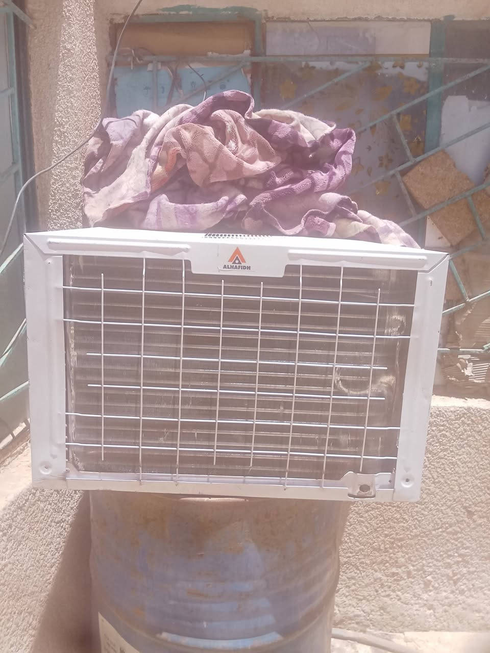 السلام عليكم مكيف للبيع ابو الطنين جديد وما صار له هواي ثلاثه اشهر السعر 250 قفل/***********/
