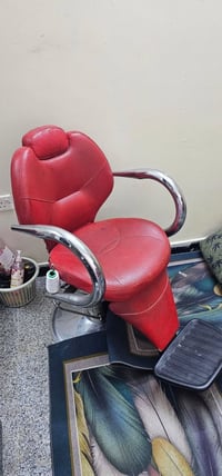 كرسي حلاقة • نضيف • بغداد حي القاهره