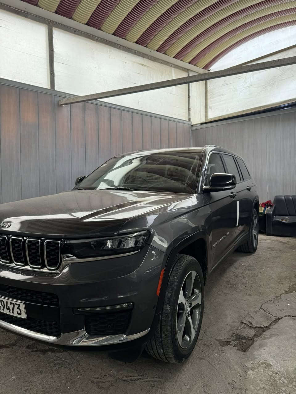 سلام عليكم  جيب موديل 2023 فول للأخير الممشى 30الف مايل  موصفات السيارة 7راكب كشنات كهرباء كشنات تدفئة تبريد استيرن كهرباء بنوراما على طول السيارة شاحن لاسلكي  8منافذ شحن  كامرات محيطية وداخل السيارة يعني 6كامرات حتى المراية كامرة فول معروفة مواصفات السيارة بعد مواصفات كديلاك  مكينة كير مكفولات طبعاً السيارة 6سلندر  السونر منشور وية الصور العنوان بغداد البلديات الرقم للأستفسار ***********
