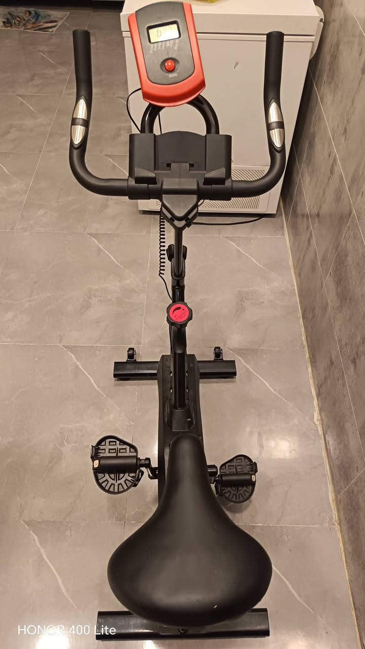بايسكل رياضي يتحمل الوزن 150 كيلو جديد استخدام اسبوع فقط موضحه قدامكم كل تفاصيله بي شاشه تبين كل تفاصيل التمرين يبين لكم شكد اتمرنتوا ونبضات قلبكم والسعرات اللي خسرتوها السعر 125 للشراي بي مجال مكاني البوعيثه مجمع  شواطئ دجله قرب صيدليه بسمه الحياه
***********
