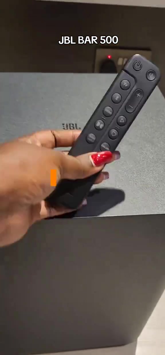 للبيع | JBL Bar 500 (مستخدم) بدون كارتون
بحالة ممتازة ونظيف جدًا، أداء قوي وصوت سينمائي مميز.
✅ قدرة 590 واط
✅ Dolby Atmos
✅ ساب ووفر لاسلكي
✅ الفحص متاح قبل الشراء

🚨 ملاحظة = الملحقات كاملة وبحالة ممتازة وغير مستخدمة
📩 للاستفسار والسعر راسلنا على الخاص


**إذا كنت صاحب هذا الإعلان وتريد حذفه لأي سبب، رجاءا أرسل رسالة إلى الدعم الفني**