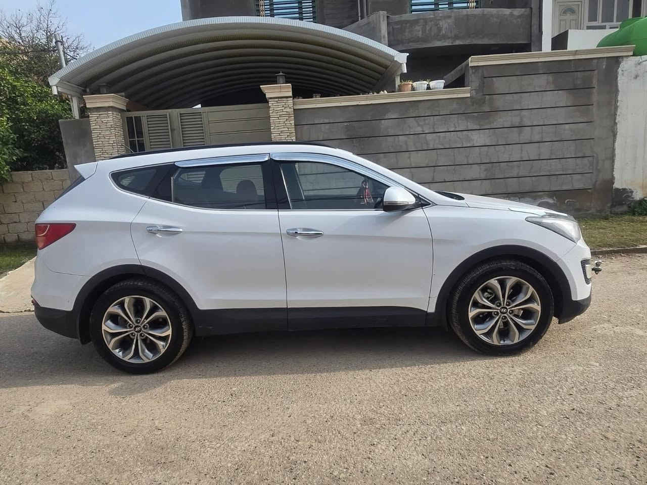 سياره سنتافي ٢٠١٥ خليجي مكفول عده المحرك مفتوح
٦ سلندر 
٧ راكب 
بصمه 
مري شفط 
كشن سايق كهرباء 
كشنات جلد 
نضام ايكو 
تخم تاير 
تحكمات ستيرن 
بصمة ابواب
***********
