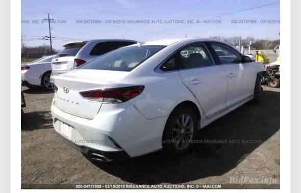 هونداي سوناتا ابيض موديل 2018 مكينة 2400 وارد أمريكي ماشية 90200 ميل حادثها موضح بالصور بس جاملغات 2 ورقم الشاصي مرفق مع الصور 
السيارة معوقين مخلصة تحويل باسم المشتري وعندنا وكالة عامة السعر 137 مجال بسيط 
***********
