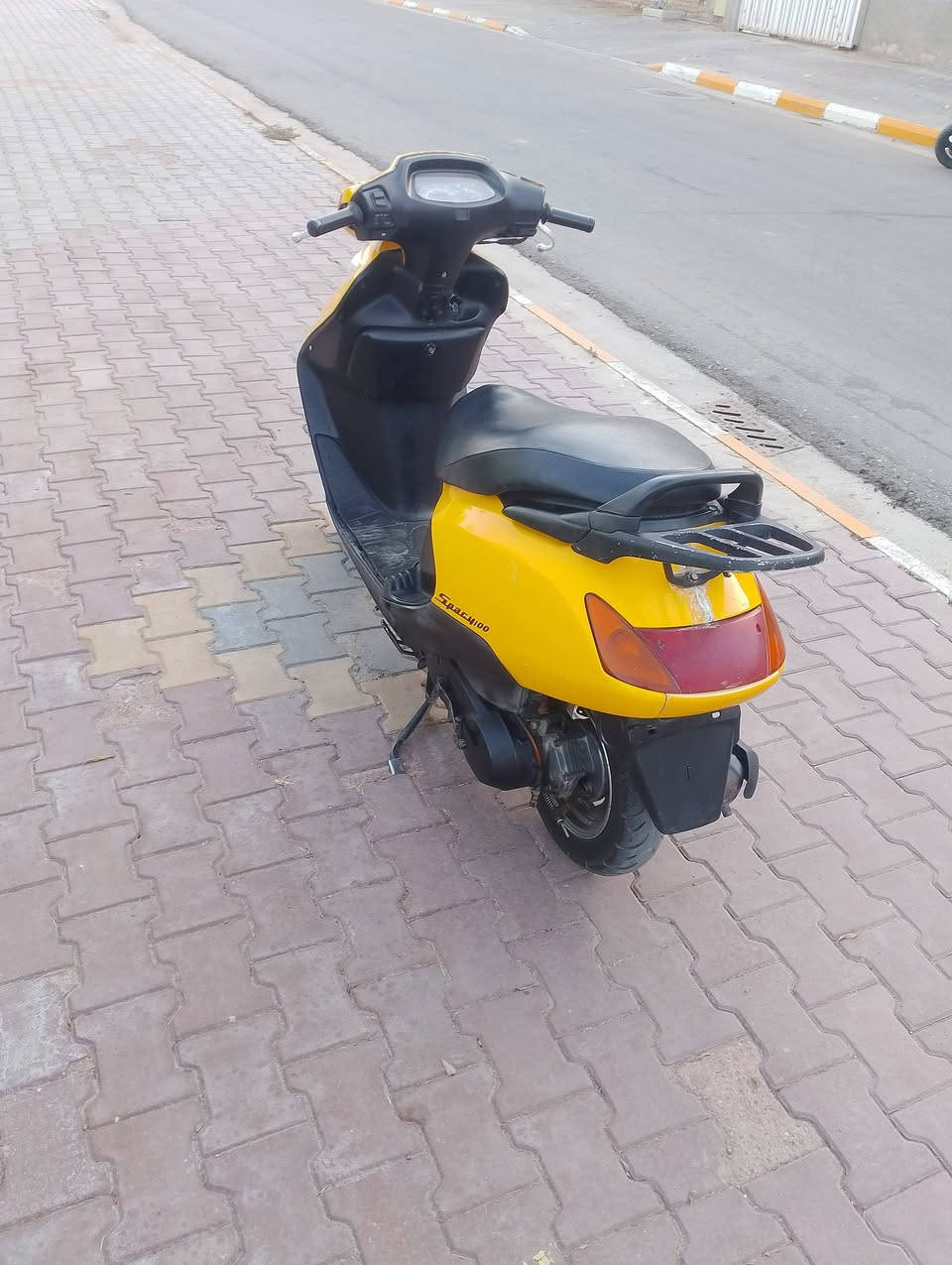 سبيسي ياباني مكينة ناعمه كفرات بلادي كابريتر بلادي دشبول شغال قفل جنطه قفل استرين مابيها اي نقص جاهزه وحلوه وسعر مناسب مال مستعجل ***********
