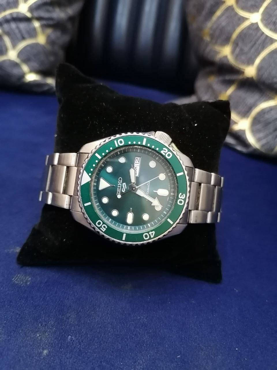 .. ساعة seiko للبيع . اجتني هديه قبل اسبوع بعدها جديده مالابسها ولا مره
مكان لا عظميه


**إذا كنت صاحب هذا الإعلان وتريد حذفه لأي سبب، رجاءا أرسل رسالة إلى الدعم الفني**