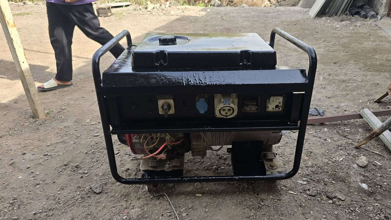 السلام عليكم مولدات للبيع
كامه ٥ كيفي سلف وباتري وياهة ٣٠٠ ع الفحص 
وبانزين ٨ كيفي اقصى ع الفحص ب ٢٥٠ الف 
***********
