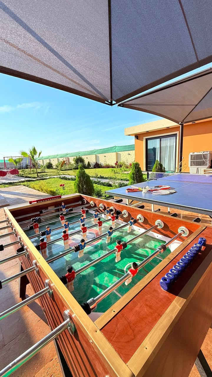 السلام عليكم..مسبح مغلق ماي حار رقم ☆212☆
متوفر الأربعاء شفت فطور وسحور
متوفر خميس يوم كامل وجمعه صباحي 
متوفر ايام 《《《العيد الفطر المبارك 》》》
منضدة فيشه ملعب طائرة كرة ريشة 
مسبحين مغلقه حار حجم كبير
غرف نوم وصاله مطبخ مؤثث بالكامل
حدائق باربيكيو جاهز 
نت وخدمة توصيل باب المزرعة 
كراج وجلسات متعددة 
للحجز واتساب ***********
كل المزارع موثقة شركة المصطفى لسياحة المسابح 
موثقة بتطبيق اجرلي
