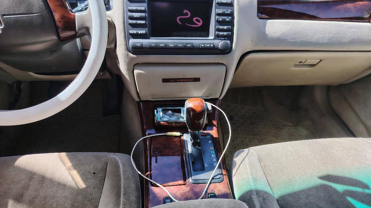 السلام عليكم من رخصة مدير الكروب 
ملكه للبيع او مراوس 2003
المواصفات 
1.كرستال اصل
2. دكمتين
3.ستيرن كهرباء 
4.الايت زنون 
5.حداديه جديده 1/1
6.تخم تاير جديد 
7.محرك D4 الكبير
8.شاصي 75

((كصت قماره)) .. مفحوصه فقط الكمرك ما مدفوع 

((وكاله ثاني يوم فقط)) 
السعر *75*
المكان كربلاء 
الرقم ***********
