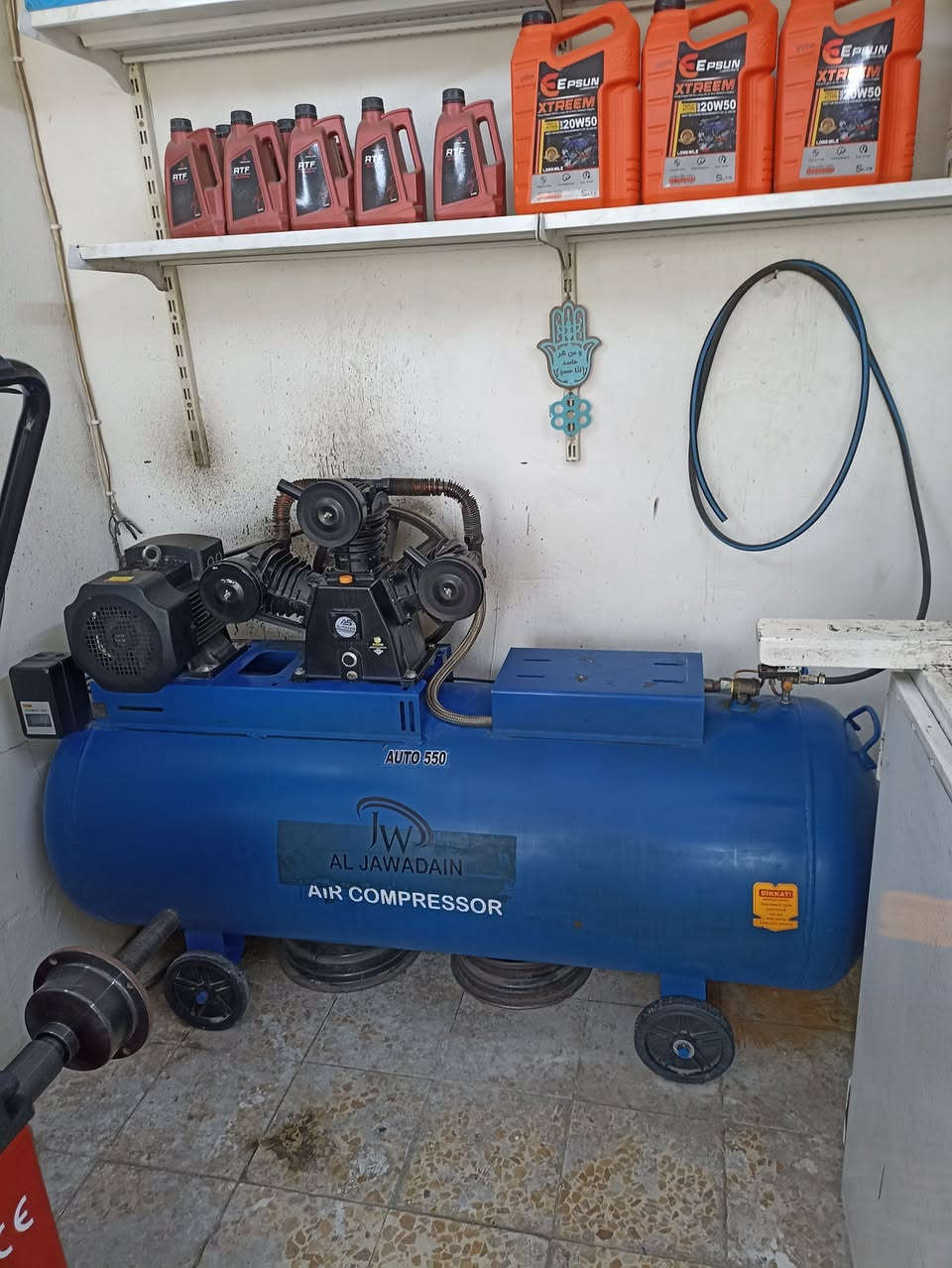 محل بنجر او دهن للبيع غراض خوات الجدد مستعملات شي قليل 
اي استفسار عله الرقم ***********
