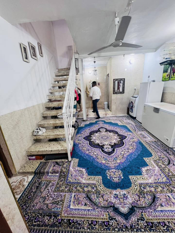 سلام عليكم على بركت الله 
✨يوجد دار للبيع
 ✨موقع العزيزيه فلكة انس شارع زاكور
✨مساحة (225)م
✨جاهز السكن طابقين 
✨متوفر كل الخدمات 
الاستفسار….
مراجعة مكتب عمار احمد للعقار 
التصال…
***********
***********
