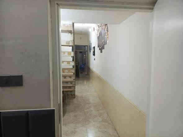 🔹 عرض عقاري مميز – فرصة لا تُعوّض 🔹
بيت سكني بمواصفات ممتازة ومساحة 100 م²
تصميم عملي ومريح.

تفاصيل البناء:
▫️ طابق أرضي
▫️ غرفة نوم
▫️ استقبال واسع
▫️ مطبخ عملي
▫️ حمّامات داخلية وخارجية
▫️ صحيات خارجية
▫️ بناء جيد جدًا وتشطيبات مرتبة

الخدمات:
▫️ موقع مميز على شارع مُبلّط
▫️ كافة الخدمات متوفرة
▫️ يبعد 7 دقائق بالسيارة عن مرقد الإمام الحسين (ع)

السعر:
💰 135 مليون – قابل للتفاوض الجاد

الموقع:
📍 البوبيات – عمود 54

📞 للاستفسار والتواصل:
***********-***********
