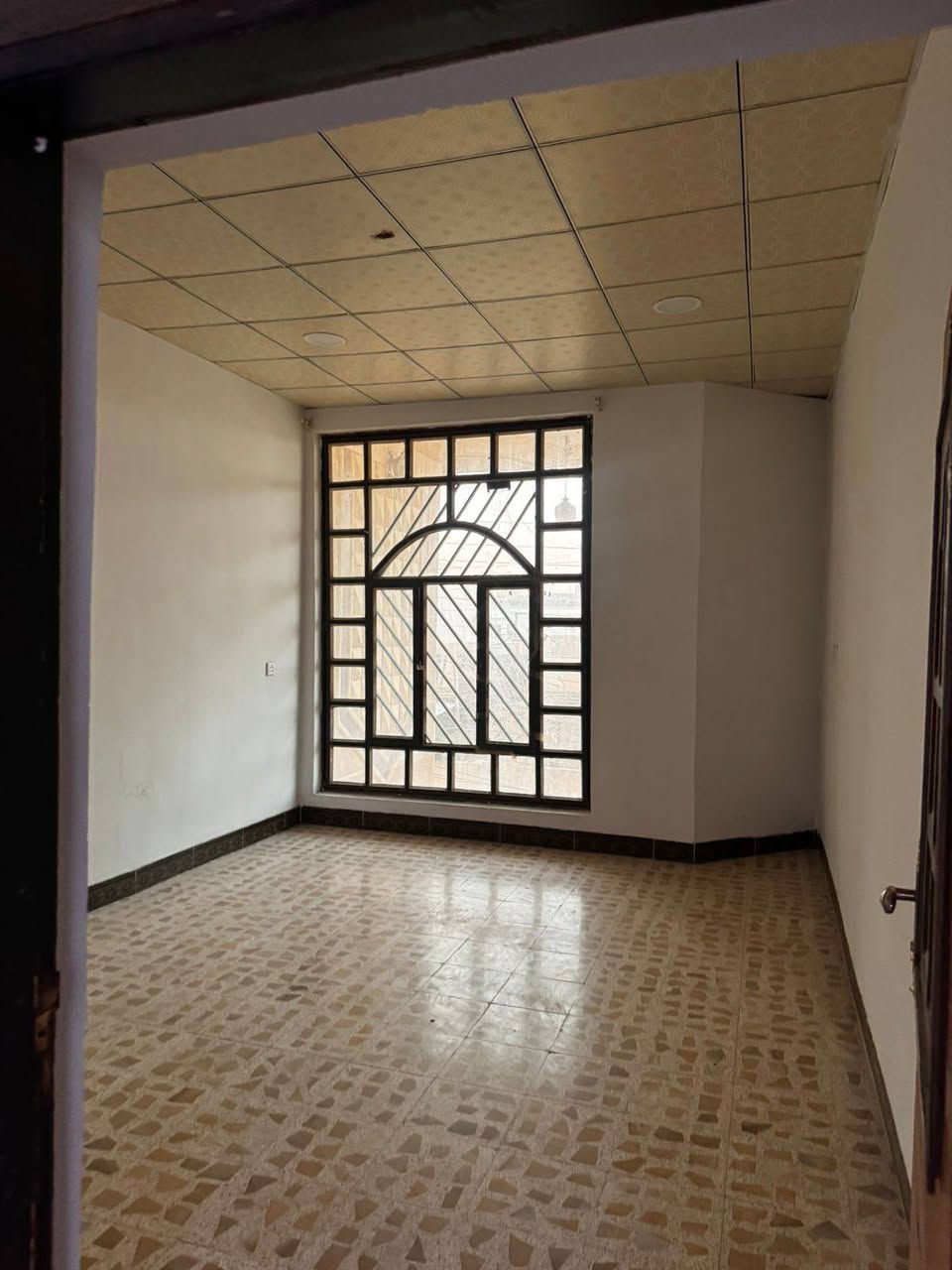 دار للايجار
العنوان : تكريت حي الشهداء 
قرب مدرسة المستنصرية 
يحتوي على استقبال و 4 غرف نوم
  ومطبخ وصحيات  داخل وخارج 
ايجار الدار  《400ألف》
للاستفسار الاتصال على الارقام التالية
***********
***********
مكتب دجلة للعقار ....
