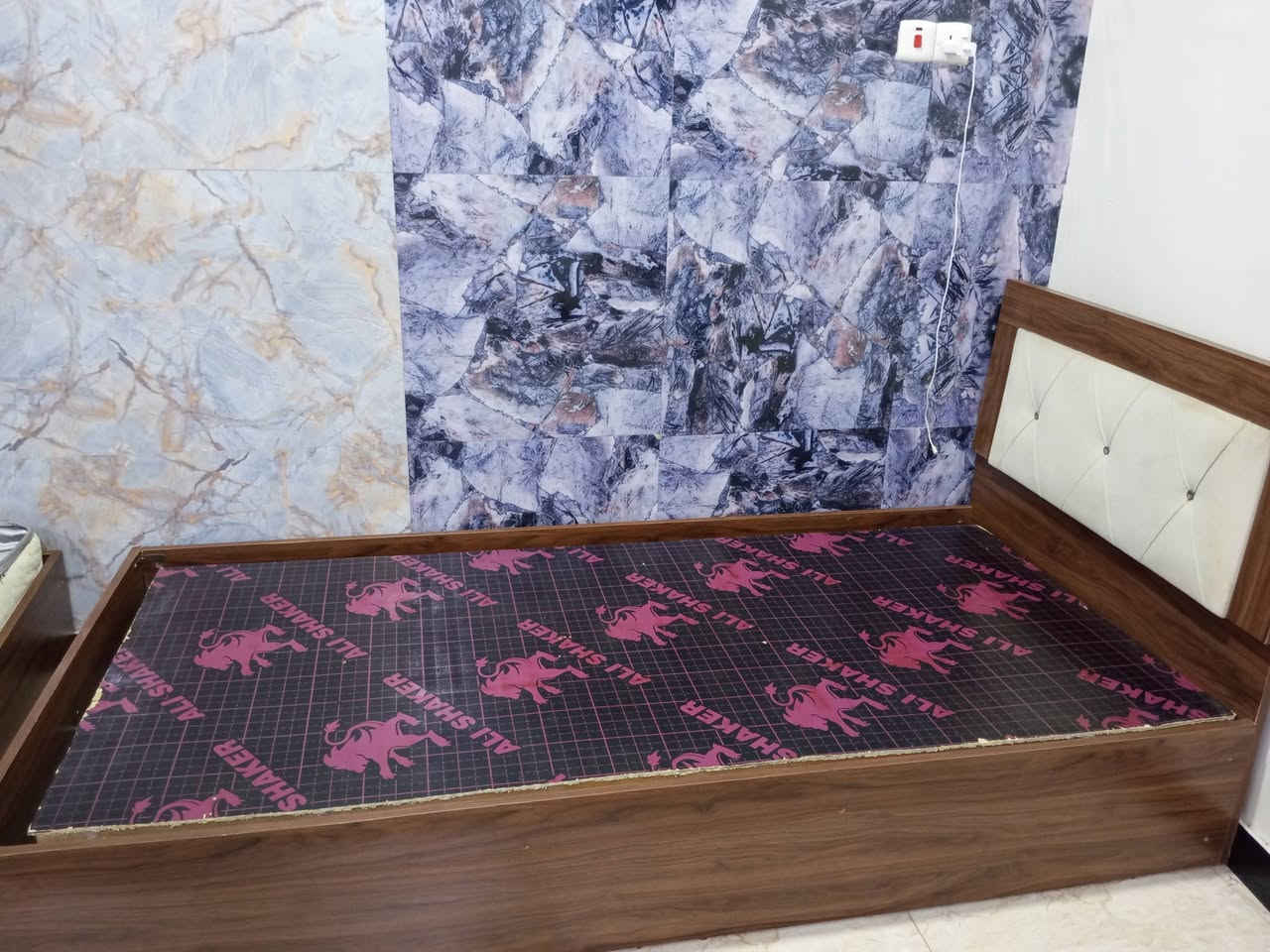 سلام عليكم جرابي ام النفر السمائية معة الدوشك 50وبيهة مجال زين
والبيض الوحدة 35بس بدون دوشك 
العنوان 📍 الاعظمية شارع 20 قرب جامع نشمية 
الرقم/***********
