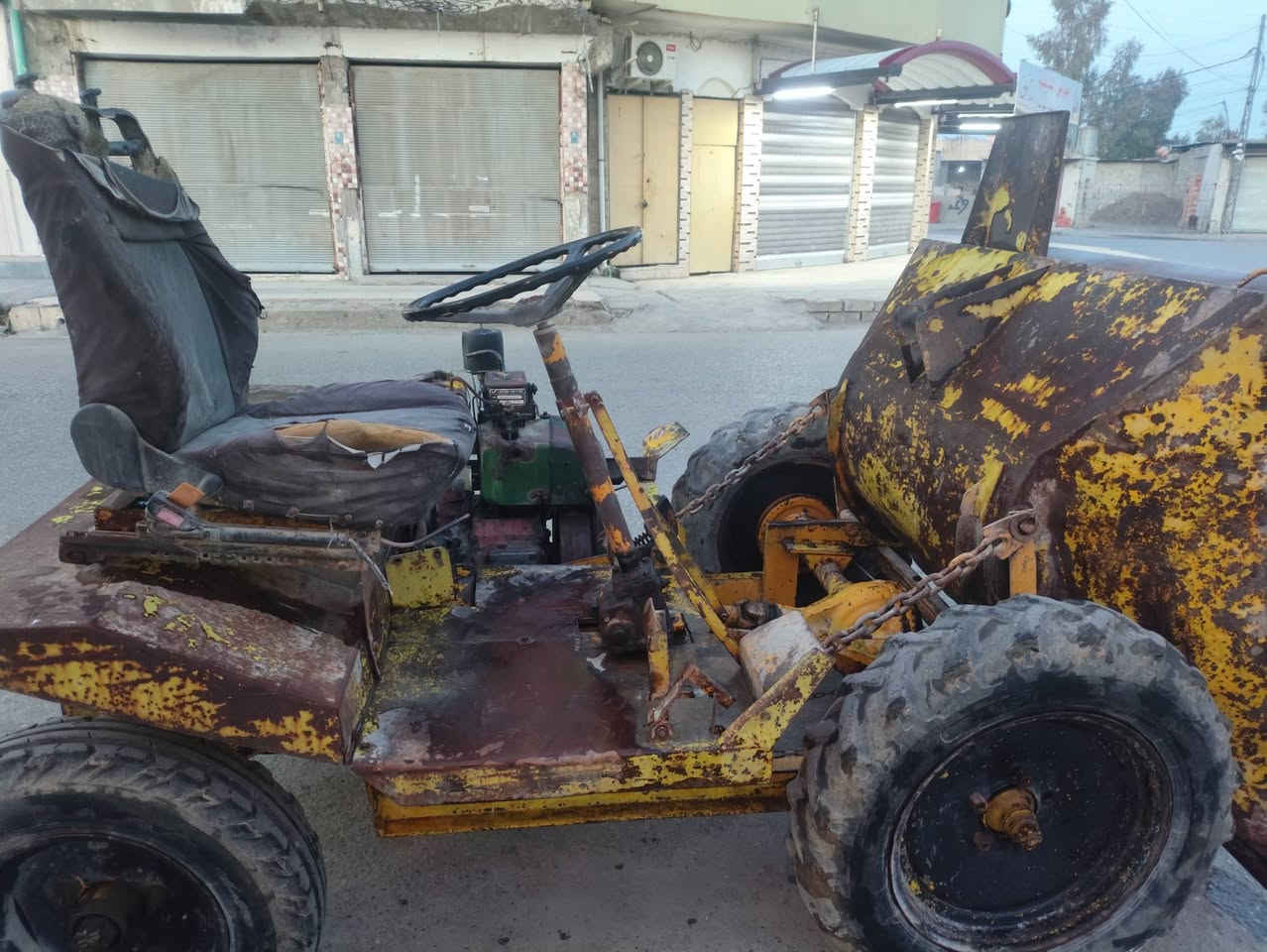 دنبر تاوتس للبيع نضيف بسعر 2 مليون مكينه كير اكسن فرندكسن شرط بي خيسان قليل بالكيلة واضح بالصورة وشاصي مفطور من تحت الكير وملحوم من زمان
***********
