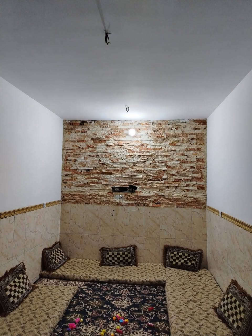 #مكتب_عيون بغداد العقار

اللهم مصلى ع محمد وال محمد 
للبيع ٥٠م ركن منطقة الامانة
مؤجر حاليآ ب ٥٠٠ الف شهريا 
.........
مشتمل ٥٠م طابقين بناء حديث قبل كم سنة
واجهة ١٠ نزال ٥
مؤجر حاليآ ب ٥٠٠ الف شهريا
في منطقة الامانة
للاستفسار ***********
