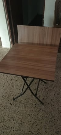 ميز • كرسي • مراية