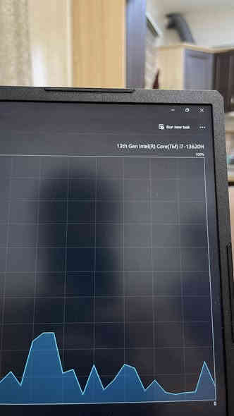 Name: MSI CYBORG 15 A13V
CPU: Intel core i7 13620h
GPU: Nvidia RTX 4060 
SSD: Lexar 1T SSD NVME
RAM: 16 GB DDR4
SCREEN: 144 Hz 
 مستعمل قليل  نضافة الشاصي كلش حلوة ونضيفة بس انطش ببسي على الكيبورد 
صار الكيبورد ستكي 
 
السماعات على غفلة  طفت مادري شنو السبب يمكن تعريفات ماكو مال سماعة 
 السعر ١.٢٥٠.٠٠٠
وهية صارت علية ب ١.٨٠.٠٠٠٠

للتواصل على الوتساب 
***********
