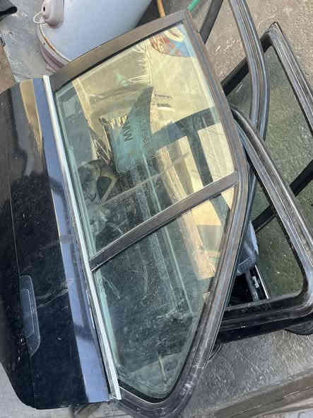 السلام عليكم غراض 500 بدي قديم تخم بيبان وقبق جنطه وبندي بجم عريض هوه وسمجه وعطرات كاملات ماصدات وارد أمريكي نضيفات كلش دركه تحكم شغاله بطاين خمسميه نضاف صطاب اكسنات نضاف دعاميه إماميه بلاديه نضيفه  مكاني الكوت مركز المديني ***********
