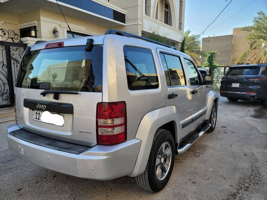 سلام عليكم جيب لبرتي 2008 سيارة بلاد مكفولة من ضربة أو صبغ فقط صبغ دعامات سيارة جاهزة من كلشي سعر 105 وبيها مجال بسيط  عنوان بغداد هذا تلفون غير متواجد عل فيس ***********
