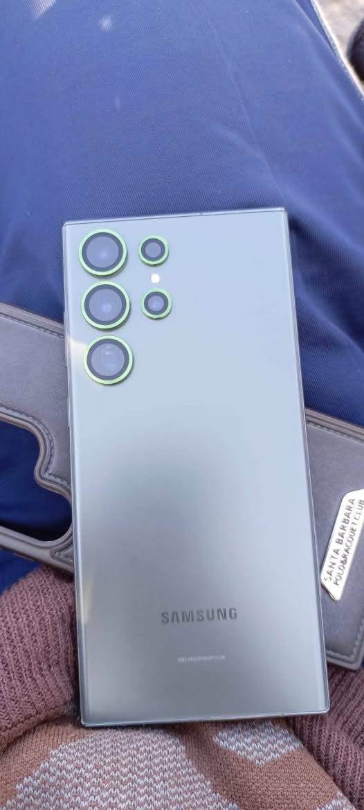 السلام عليكم اس ٢٣ الترا نسخة امريكي ذاكرة ٢٥٦ جهاز نظيف للبيع للتواصل ع الخاص او الاتصال على الرقم ***********
