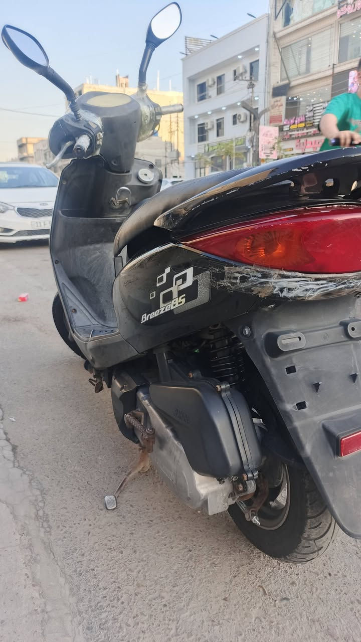 السلام عليكم بريز بغباء نوزل خطين دراجه بلاديه سعر 600 وبيه مجال للطيبين نضافته 70 بل ميه للبيع او مراوس بسكنس فحل مكان لبنوك سوك الميثاق الاستفسار على هاذا رقم *********** متواجد لعصر
