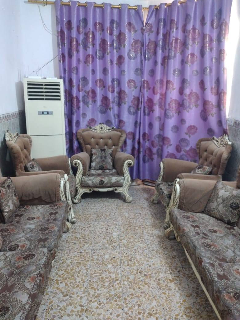 مشتمل بالدبيه الثانيه طابقين خدمات كامله ماء وكهرباء تبليط مساحه 90م  6 في 15 بسعر مناسب 65 وبي مجال للاستفسار الاتصال ***********
