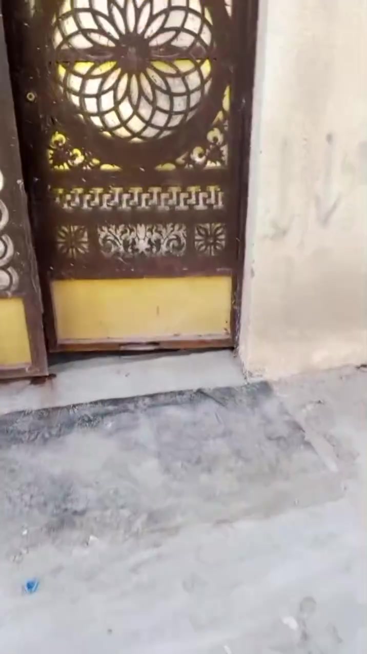 يا الله بيت 100متر بل سديناويه حي رحمان
 ثالث بيت عن شارع سايدين كامل الخدمات تفاصيل البيت غرفه وصاله ومطبخ وديوانيه وحمامات داخليه خارجيه 
سعر 60وبي مجال 
للاستفسار ***********

      _______________________________
عندك #بيت للبيع او #للايجار دزلي تفاصيله وسعره ع الخاص بيع وإيجارات سريعه ان شاء الله والتسهيل من الله / تفضلوا خاص اوالاتصال على الرقم التالي 
      _ _ _ _ __***********_ _ _ _  __
                 مكتب الـسـلام للعقار
