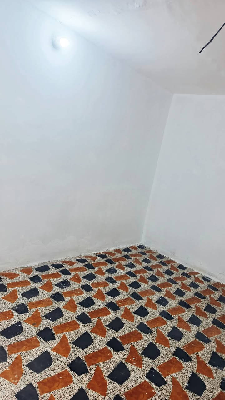 بيت للبيع بالوافدين الجديدة بصف احمد ابو الدهن والحسينية مساحة 150 البيت كامل صب وسيراميك يتكون من غرفتين جوه وصالة واستقبال ومطبخ وصحيات 
والطابق الثاني غرفتين وصالة للاستفسار ***********
