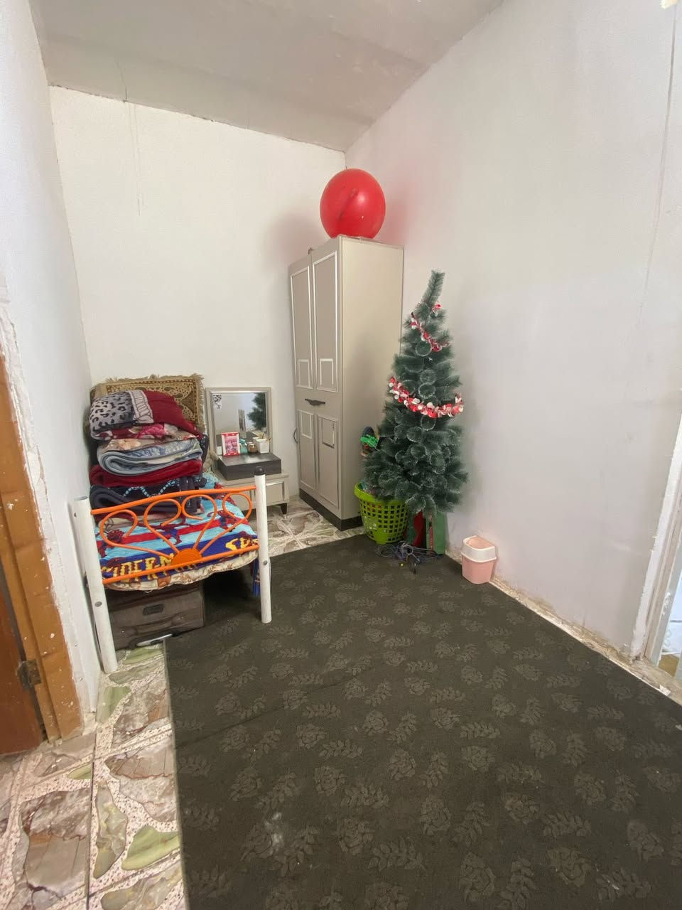 السلام عليكم
بيت للبيع جاهز من كلشي المساحه 50 
متر  طابو زراعي سند 25 بناء درجه أولى طابقين  بناء طابوگ 

الطابق الأرضي
- استقبال 
- ⁠صاله 
- ⁠مطبخ
- ⁠صحيات  

الطابق الثاني 
- غرفه كبيره 
- ⁠صاله 
- ⁠صحيات  
 العنوان :- السهله شارع معمل الدبس ، نهايه شارع الصادق يبعد عن مسجد السهله 400متر تقريبا
 السعر 33  مليون وبي مجال 
للاستفسار ***********
